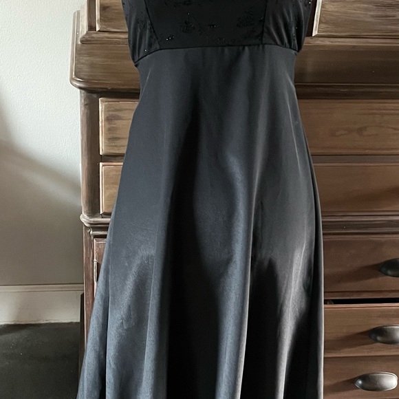 Formal fashion dress 4 - Picture 2 of 5